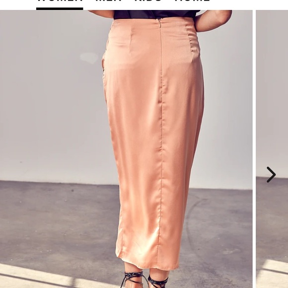 NWT DO + BE
Pleated Midi Wrap Skirt Size Medium - Picture 3 of 5